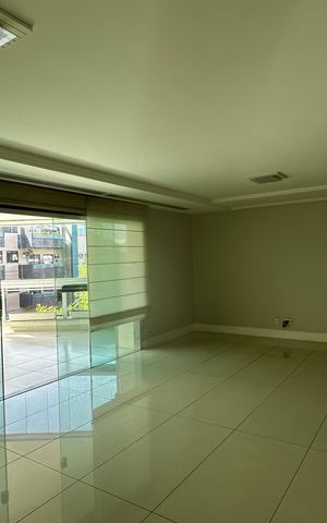 Apartamento à venda com 180m², 3 quartos e 2 vagas Apartamento à venda com 180m², 3 quartos e 2 vagasSala