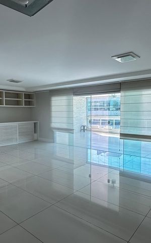 Apartamento à venda com 180m², 3 quartos e 2 vagas Apartamento à venda com 180m², 3 quartos e 2 vagasSala