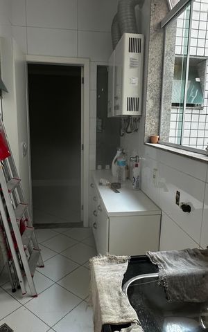 Apartamento à venda com 180m², 3 quartos e 2 vagas Apartamento à venda com 180m², 3 quartos e 2 vagasÁrea de Serviço