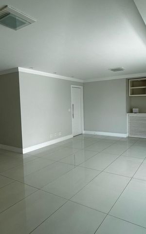 Apartamento à venda com 180m², 3 quartos e 2 vagas Apartamento à venda com 180m², 3 quartos e 2 vagasSala