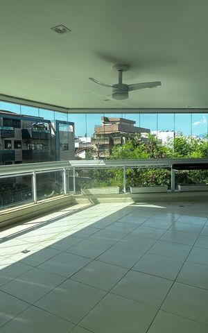 Apartamento à venda com 180m², 3 quartos e 2 vagas Apartamento à venda com 180m², 3 quartos e 2 vagasVaranda