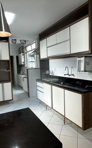 Apartamento à venda com 180m², 3 quartos e 2 vagas Apartamento à venda com 180m², 3 quartos e 2 vagasCozinha