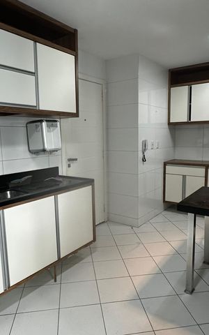 Apartamento à venda com 180m², 3 quartos e 2 vagas Apartamento à venda com 180m², 3 quartos e 2 vagasCozinha
