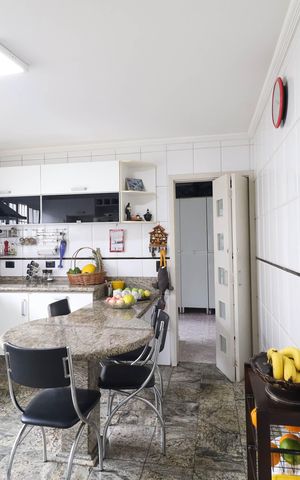 Casa para alugar com 220m², 3 quartos e 3 vagas