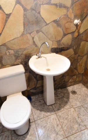 Casa à venda com 100m², 3 quartos e 2 vagasBanheiro de serviço