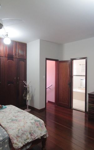 Casa à venda com 406m², 4 quartos e 3 vagasSuite Master