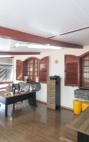 Casa à venda com 406m², 4 quartos e 3 vagasEscritório