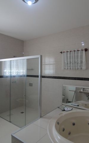 Casa à venda com 406m², 4 quartos e 3 vagasBanheiro da Suite Master