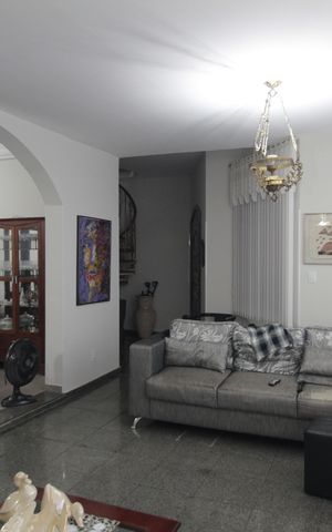 Casa à venda com 406m², 4 quartos e 3 vagasSala
