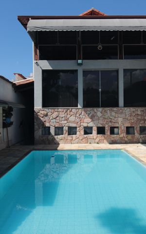 Casa à venda com 406m², 4 quartos e 3 vagasPiscina