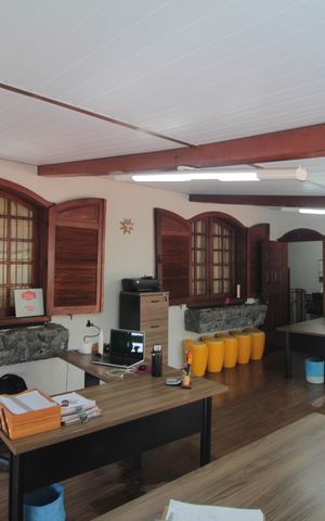 Casa à venda com 406m², 4 quartos e 3 vagasEscritório