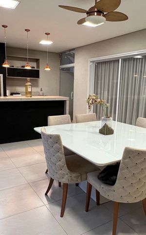 Casa à venda com 314m², 3 quartos e 2 vagas Casa à venda com 314m², 3 quartos e 2 vagasVaranda