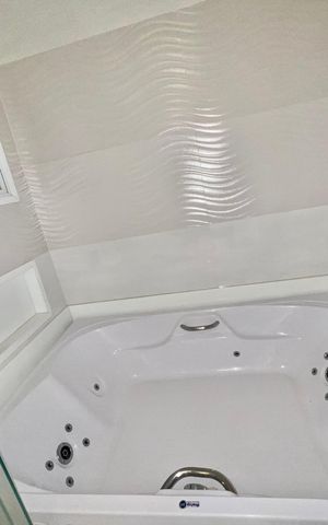 Casa à venda com 314m², 3 quartos e 2 vagas Casa à venda com 314m², 3 quartos e 2 vagasBanheiro