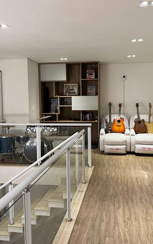Casa à venda com 314m², 3 quartos e 2 vagas Casa à venda com 314m², 3 quartos e 2 vagasSala
