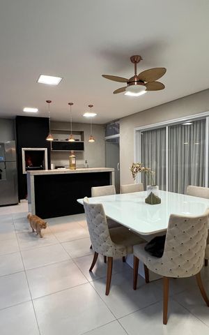 Casa à venda com 314m², 3 quartos e 2 vagas Casa à venda com 314m², 3 quartos e 2 vagasVaranda