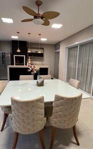 Casa à venda com 314m², 3 quartos e 2 vagas Casa à venda com 314m², 3 quartos e 2 vagasVaranda