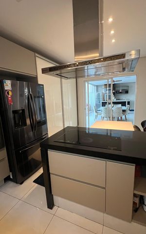 Casa à venda com 314m², 3 quartos e 2 vagas Casa à venda com 314m², 3 quartos e 2 vagasCozinha