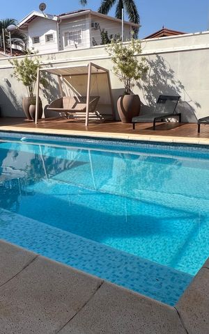 Casa à venda com 314m², 3 quartos e 2 vagas Casa à venda com 314m², 3 quartos e 2 vagasÁrea externa