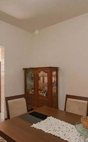 Casa à venda com 155m², 3 quartos e 2 vagas Casa à venda com 155m², 3 quartos e 2 vagasSala