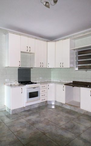 Casa à venda com 343m², 3 quartos e 2 vagas Casa à venda com 343m², 3 quartos e 2 vagasCozinha
