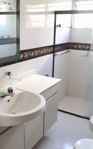 Apartamento à venda com 180m², 4 quartos e 2 vagas Apartamento à venda com 180m², 4 quartos e 2 vagasBanheiro