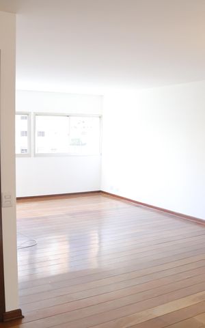 Apartamento à venda com 180m², 4 quartos e 2 vagas Apartamento à venda com 180m², 4 quartos e 2 vagasSala