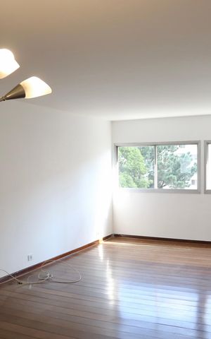 Apartamento à venda com 180m², 4 quartos e 2 vagas Apartamento à venda com 180m², 4 quartos e 2 vagasSala