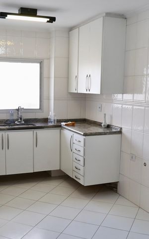 Apartamento à venda com 180m², 4 quartos e 2 vagas Apartamento à venda com 180m², 4 quartos e 2 vagasCozinha