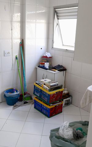 Apartamento à venda com 180m², 4 quartos e 2 vagas Apartamento à venda com 180m², 4 quartos e 2 vagasÁrea de Serviço