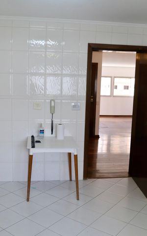 Apartamento à venda com 180m², 4 quartos e 2 vagas Apartamento à venda com 180m², 4 quartos e 2 vagasCozinha