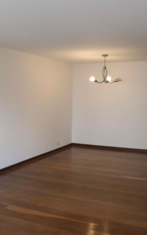 Apartamento à venda com 180m², 4 quartos e 2 vagas Apartamento à venda com 180m², 4 quartos e 2 vagasSala