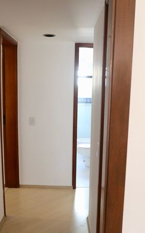 Apartamento à venda com 180m², 4 quartos e 2 vagas Apartamento à venda com 180m², 4 quartos e 2 vagasCorredor