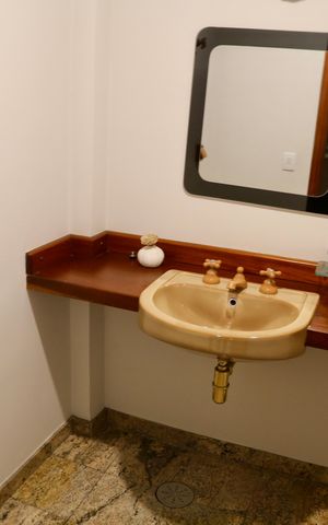 Apartamento à venda com 180m², 4 quartos e 2 vagas Apartamento à venda com 180m², 4 quartos e 2 vagasLavabo
