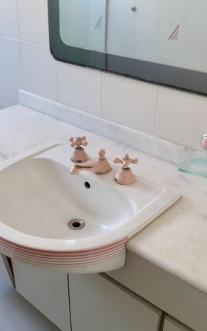 Apartamento à venda com 180m², 4 quartos e 2 vagas Apartamento à venda com 180m², 4 quartos e 2 vagasBanheiro