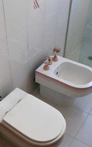 Apartamento à venda com 180m², 4 quartos e 2 vagas Apartamento à venda com 180m², 4 quartos e 2 vagasBanheiro