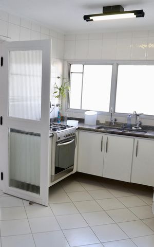 Apartamento à venda com 180m², 4 quartos e 2 vagas Apartamento à venda com 180m², 4 quartos e 2 vagasCozinha