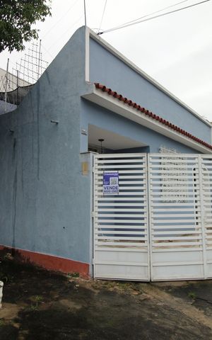 Casa à venda com 293m², 4 quartos e 3 vagasFachada da casa