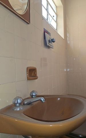 Casa à venda com 218m², 4 quartos e 5 vagas Casa à venda com 218m², 4 quartos e 5 vagasBanheiro de serviço