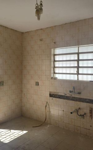 Casa à venda com 218m², 4 quartos e 5 vagas Casa à venda com 218m², 4 quartos e 5 vagasCozinha
