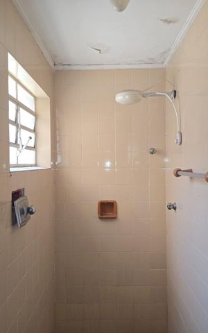 Casa à venda com 218m², 4 quartos e 5 vagas Casa à venda com 218m², 4 quartos e 5 vagasBanheiro de serviço