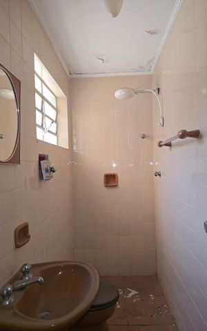 Casa à venda com 218m², 4 quartos e 5 vagas Casa à venda com 218m², 4 quartos e 5 vagasBanheiro de serviço