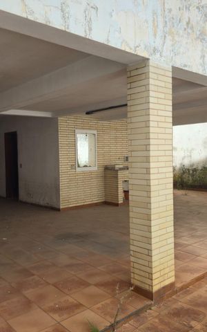 Casa à venda com 218m², 4 quartos e 5 vagas Casa à venda com 218m², 4 quartos e 5 vagasGaragem e Quintal Fundos