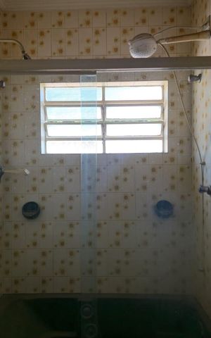 Casa à venda com 218m², 4 quartos e 5 vagas Casa à venda com 218m², 4 quartos e 5 vagasBanheiro da Suíte