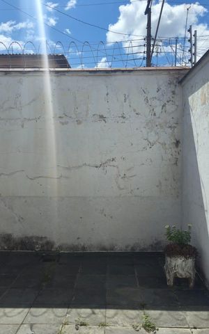 Casa à venda com 218m², 4 quartos e 5 vagas Casa à venda com 218m², 4 quartos e 5 vagasQuintal Frente