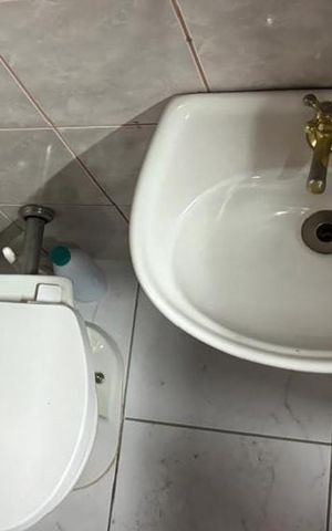 Casa à venda com 200m², 2 quartos e 2 vagasBanheiro Suíte 2/escritório 