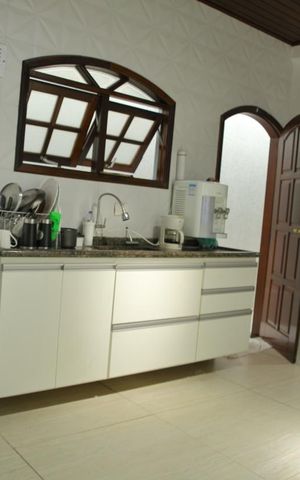 Casa à venda com 200m², 2 quartos e 2 vagasCozinha 