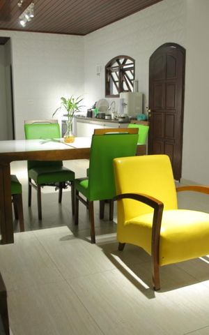 Casa à venda com 200m², 2 quartos e 2 vagasSala