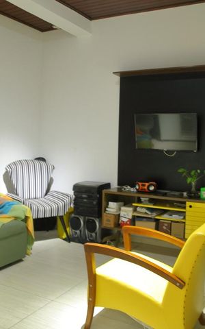 Casa à venda com 200m², 2 quartos e 2 vagasSala