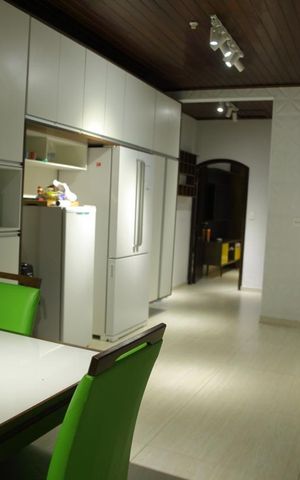 Casa à venda com 200m², 2 quartos e 2 vagasCozinha