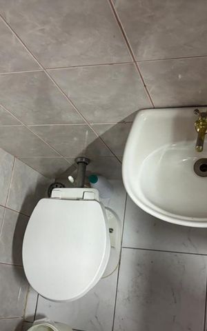 Casa à venda com 200m², 2 quartos e 2 vagasBanheiro Suíte 2/escritório 